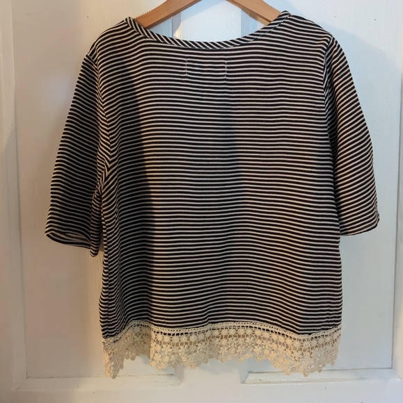 striped shirt with crochet flower fringe - Picture 2 of 4